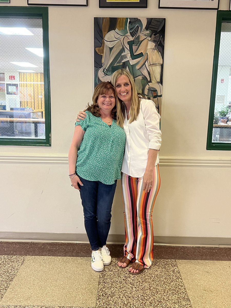 CraigsCrew's tweet photo. Congrats to @HarrisonHawks90 teacher of the year, @jfrohnapfel33.  Lucky to work with such an awesome colleague and friend! 😀 https://t.co/tCm7lgJ8JV