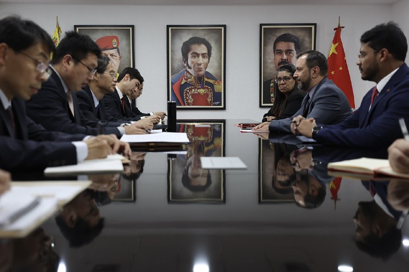 yvangil's tweet photo. #16May Productivo encuentro con la delegación del Partido Comunista de la República Popular China, donde acordamos avanzar mucho más en el intercambio e iniciativas políticas de ambas naciones como también entre el PSUV y el PCCh. https://t.co/43UWmcmz7F