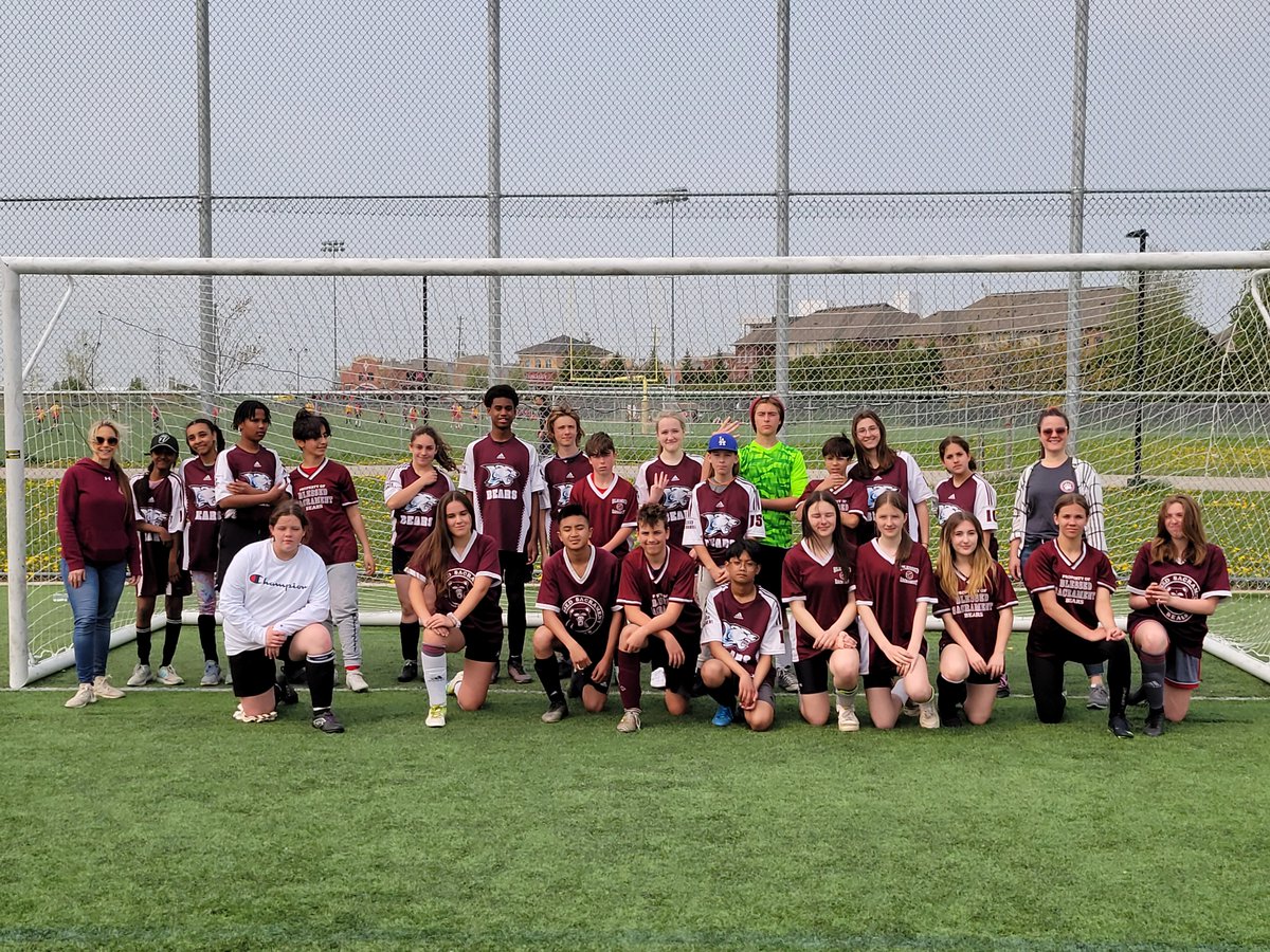 A huge congratulations goes out to our Intermediate soccer team who did an excellent job representing our school with a big top 2 finish! A big thank you to Mrs. Fogo and Mrs. Folino for coaching!
#gobears