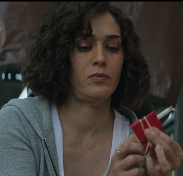 Toronto1's tweet photo. #LizzyCaplan starting an inferno with a cigarette, a book of matches, an elastic and a bag of chips. She triggered sprinklers in a restaurant by lighting a tampon and shoving it an air vent...Are #AlexForrest's pyro tendencies a reimagining of #FatalAttraction? Or #MacGyver? https://t.co/g9kZ4KE5k9