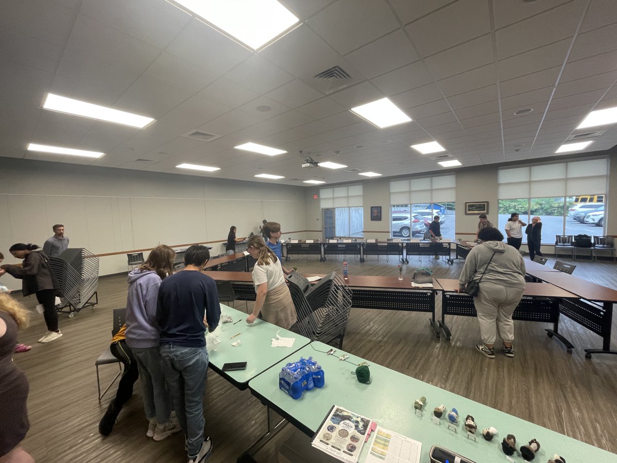 CIANeosho's tweet photo. Civic engagement, leadership skills, critical thinking, problem solving, project planning and execution...This is the Inquiry Arc of the #C3Framework (College, Career, &amp; Civic Life). These students are local historians and solution builders! #tweetingtuesday @NeoshoSD https://t.co/PvoyKBgkwW