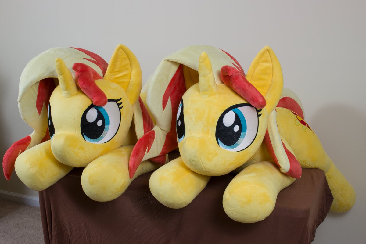 AzGchip's tweet photo. Recently finished two Sunset Shimmers. One is a commission and the other is a gift. https://t.co/G7iAlaKvYb