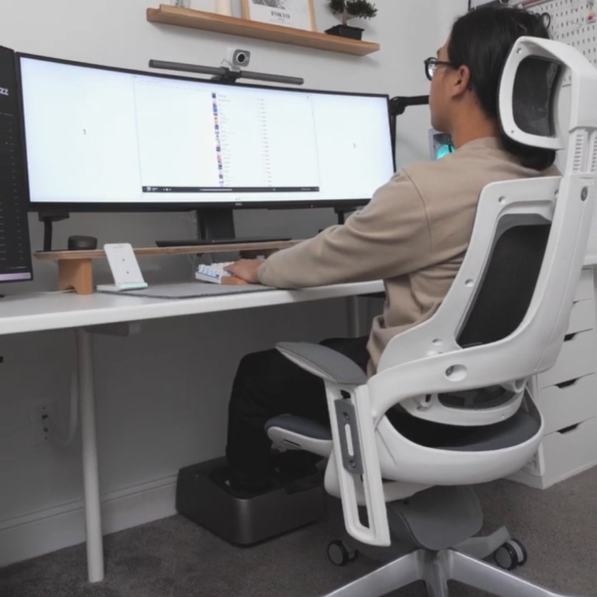 Mountrax_Page's tweet photo. Foot massager has now become a popular part of desk setups. If you haven’t got one, then have a try!

https://t.co/kJsgHlko8r

#mountrax #footmassager #massage #gift #destsetups https://t.co/MAz8ScZtFj