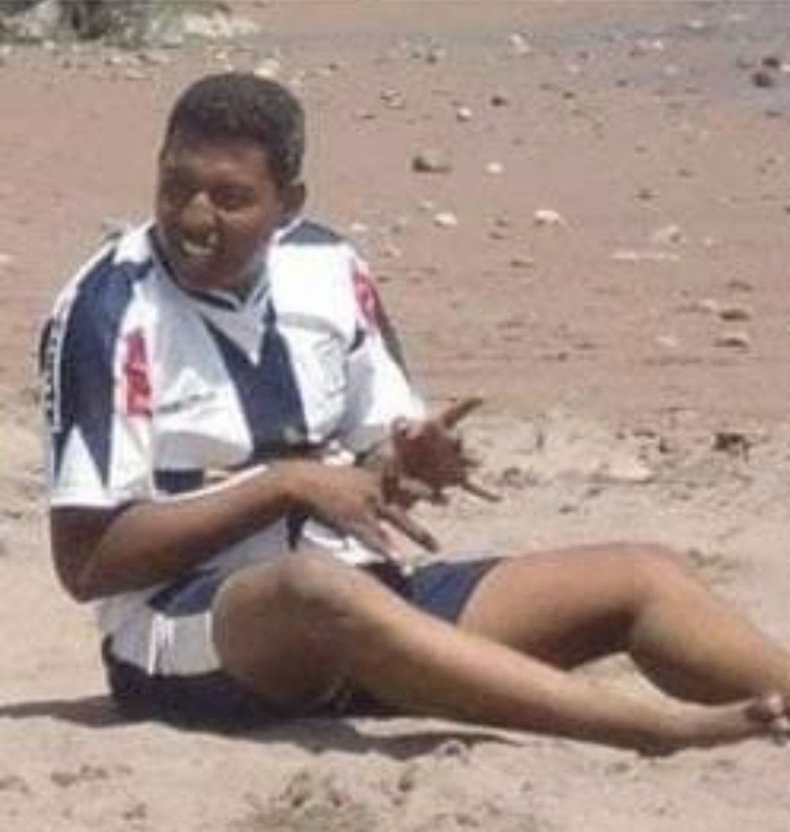 LeChangU's tweet photo. @jarrunategui El árbitro!!! XD https://t.co/tZwGfp1xIZ