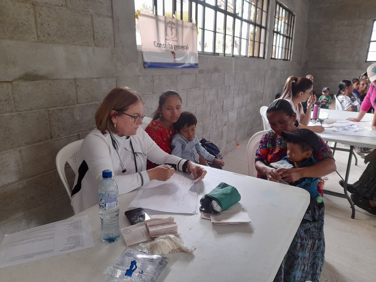 BMCGTCoban's tweet photo. Martes de Jornada Médica en la Aldea Santa María Julha, municipio Carchá.
60 años salvando vidas!
#Cubacoopera 
#60Aniversario 
@Colaboracionqba
@uccmcuba
@MINSAP
@japortalmiranda
@DiazCanelB
@CubacooperaGt https://t.co/S08mg9ZzwE