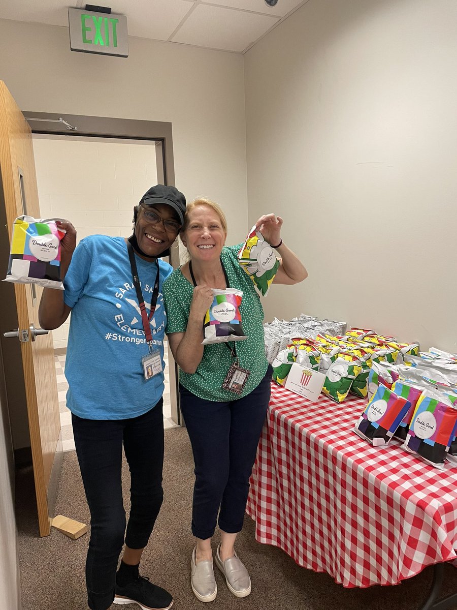 Lots of 😊faces <a href="/APS_SarahSmith/">SarahSmithElementary</a> thanks to <a href="/DoADoubleGood/">Double Good</a> !  We ❤️🍿❗️<a href="/dehutson7/">Dwight Hutson</a> @ptyut1999