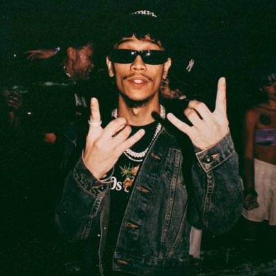 itsdaysin's tweet photo. #NewProfilePic https://t.co/uqFrV7Wb5D