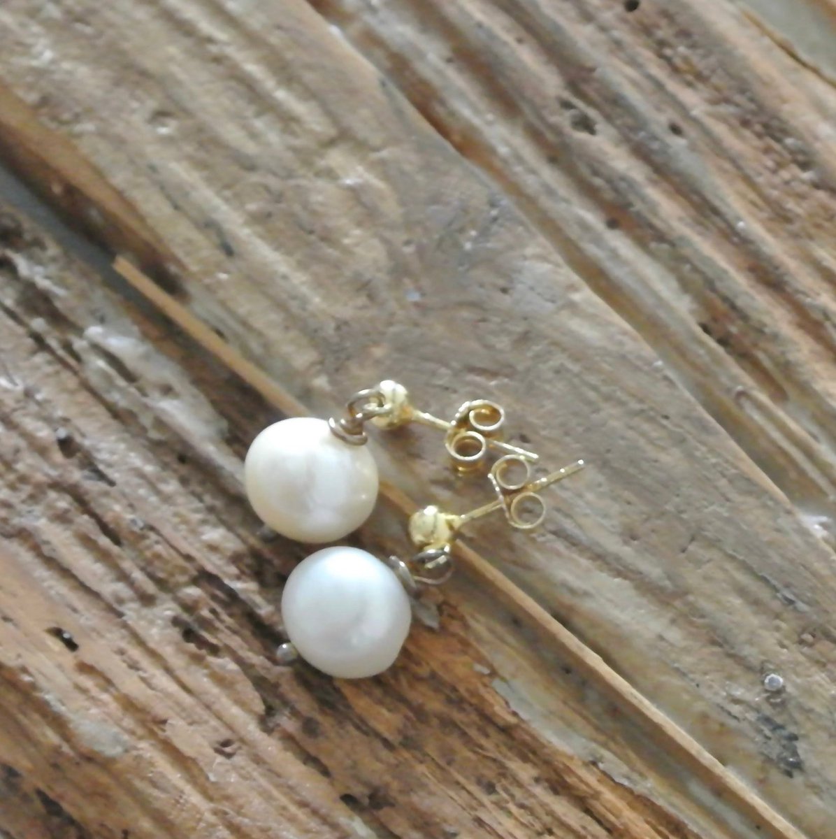 my #etsy shop: Genuine large Pearl on gold plated silver earrings, perfect for summer evenings or a June birthday #earlybiz #shopindie #handmade #pearljewellery #geminigift #gemsbasket #justacard etsy.me/42J35bR
