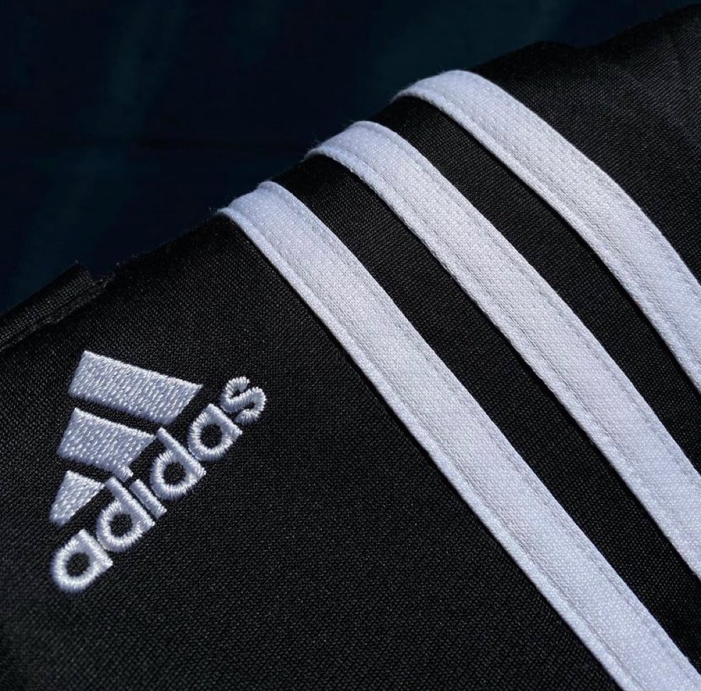 Gxntc1's tweet photo. ⚫️ กางเกงวอร์ม Adidas ⚫️
🔥สีสด แถบสวย!!!🔥 
Price : 450 (รวมส่ง) /
  Size :  M 
   ยาว : 39
    เอว : 28-40 
#ส่งต่อเสื้อผ้ามือ2 #กางเกงวอร์ม #วอร์มแท้ #ส่งต่อกางเกง #adidas  #วอร์มadidas #มือสองสภาพดี #ส่งต่อเสื้อผ้ามือสอง https://t.co/Jzu8o1IkAF