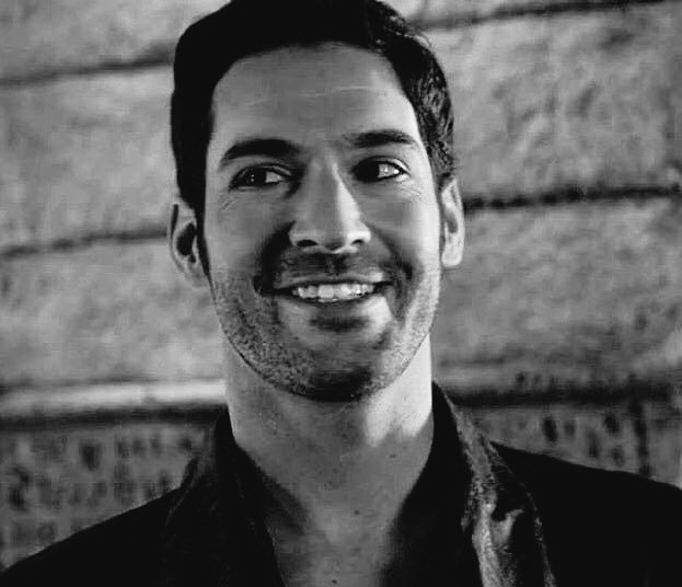 The face you do when you know it's going to be the last workday of the week😌🤌 

Good morning everyone😈🖤 

#TomEllis #LuciferNetflix