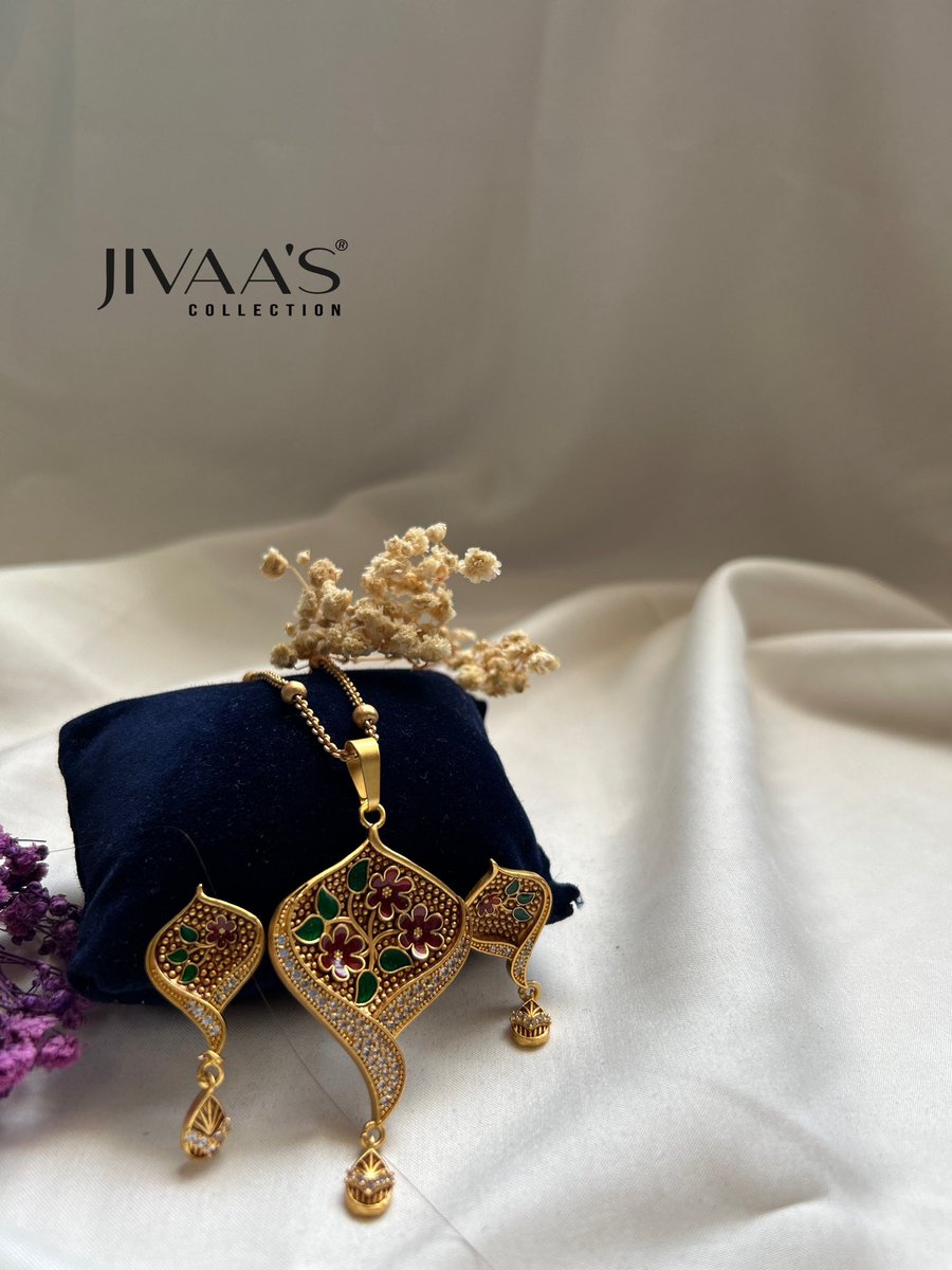 A perfect design for perfect woman🩷. #jivaas #jivaascollection #jewellerydesign #designerjewellery #jewelleryindia #womensjewellery #diamondjewellery #statementjewellery #necklaces #couplebands #rosegold #diamonds #giftsforher #latest #cubiczirconia #kada #bracelet