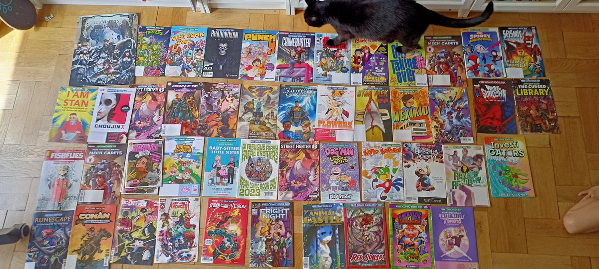 Glorious #FCBD2023 ! Cosplay Arthur Dent, sélection Sketchbook <a href="/ComicsZone/">Comics Zone</a>, razzia sur les comics gratuits ! Elle est pas belle la vie ? ❤️🎉