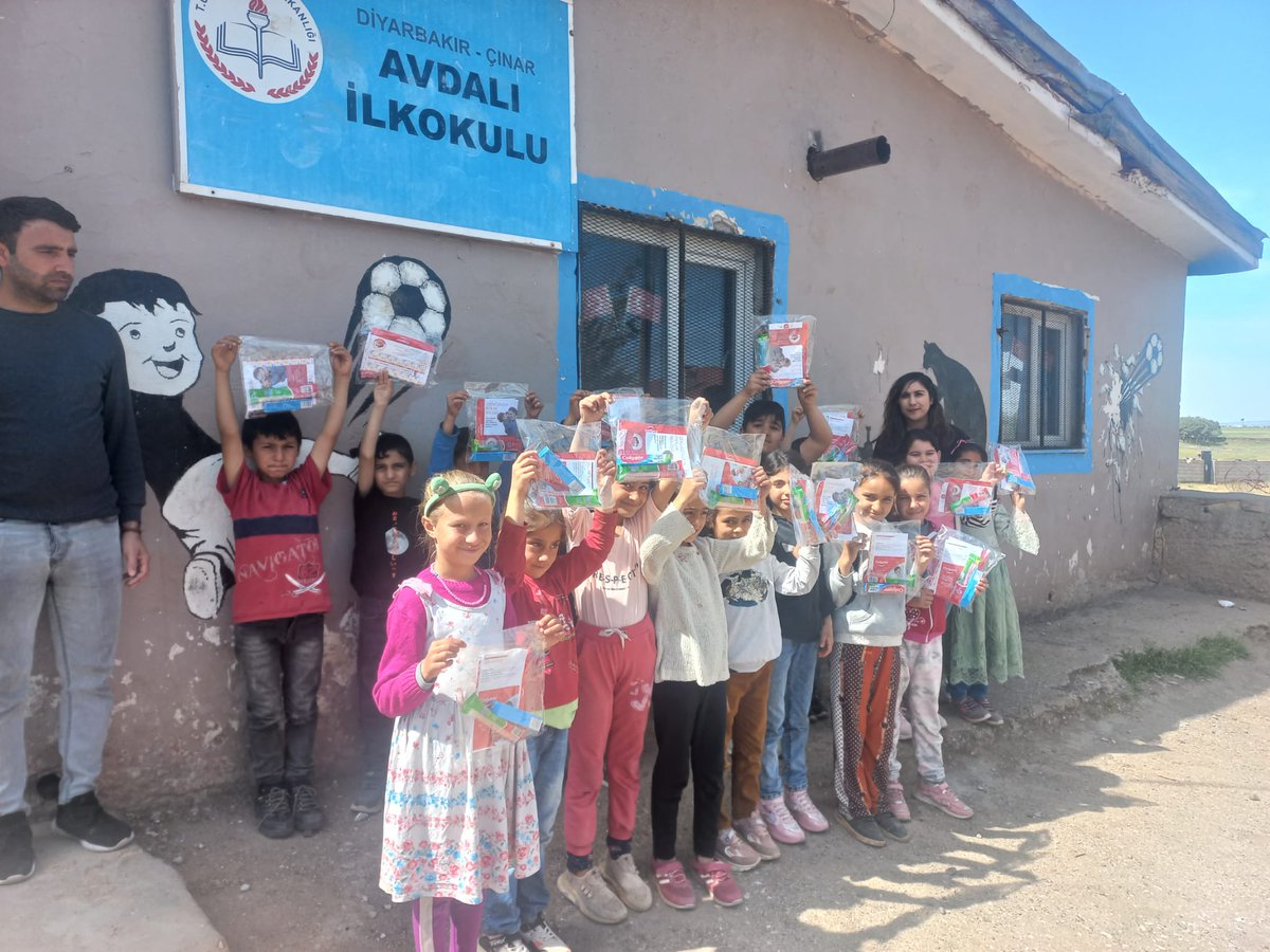 SAĞLILKLI DİŞLER MUTLU GÜLÜŞLER
Ağız ve diş sağlığı bilincine sahip bir neslin yetiştirilmesi amacıyla Bakanlığımız ile Colgate arasında yapılan protokol kapsamında okulumzdaki 3.sınıf öğrencilerimize diş macunu  dağıtıldı.
<a href="/colgate/">Colgate Smile</a> <a href="/Diyarbakirmem/">Diyarbakır İl Millî Eğitim Müdürlüğü</a>
<a href="/ideaziz1/">Mehmet Aziz İDE</a> <a href="/CinarMEM21/">Çınar İlçe Milli Eğitim Müdürlüğü</a>