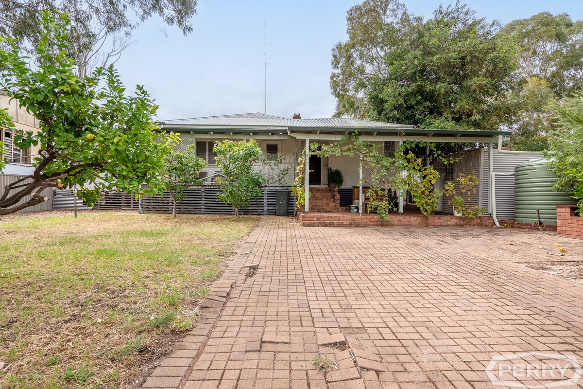PerryMandurah's tweet photo. Don’t miss this once in a lifetime opportunity. Take advantage of this large mixed-use building with a 25-metre frontage in the popular town of Waroona, Attached is a cosy 4-bedroom home for information visit: https://t.co/nkH18LrZaB or call Les Walters direct on 0407 060 566. https://t.co/HtNshDHUwq