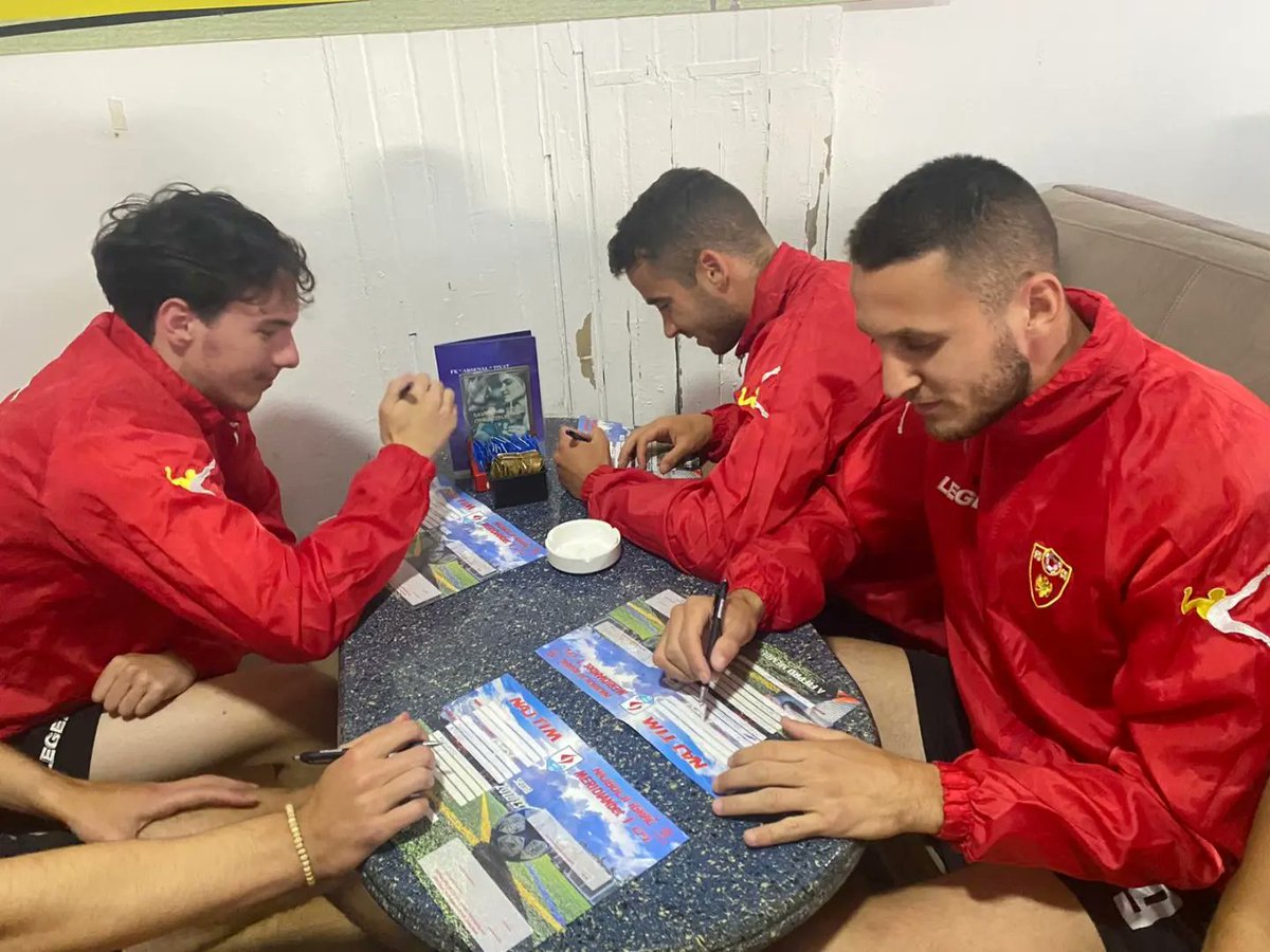 spfcg1's tweet photo. Igrači FK Arsenal iz Tivta pridružili su se akciji glasanja za NajTim i Najboljeg igrača Meridianbet I CFL sezona 2022/2023
Više fotografija na linku ispod:
https://t.co/W38N5jJm9k https://t.co/f8qS0p3XFi