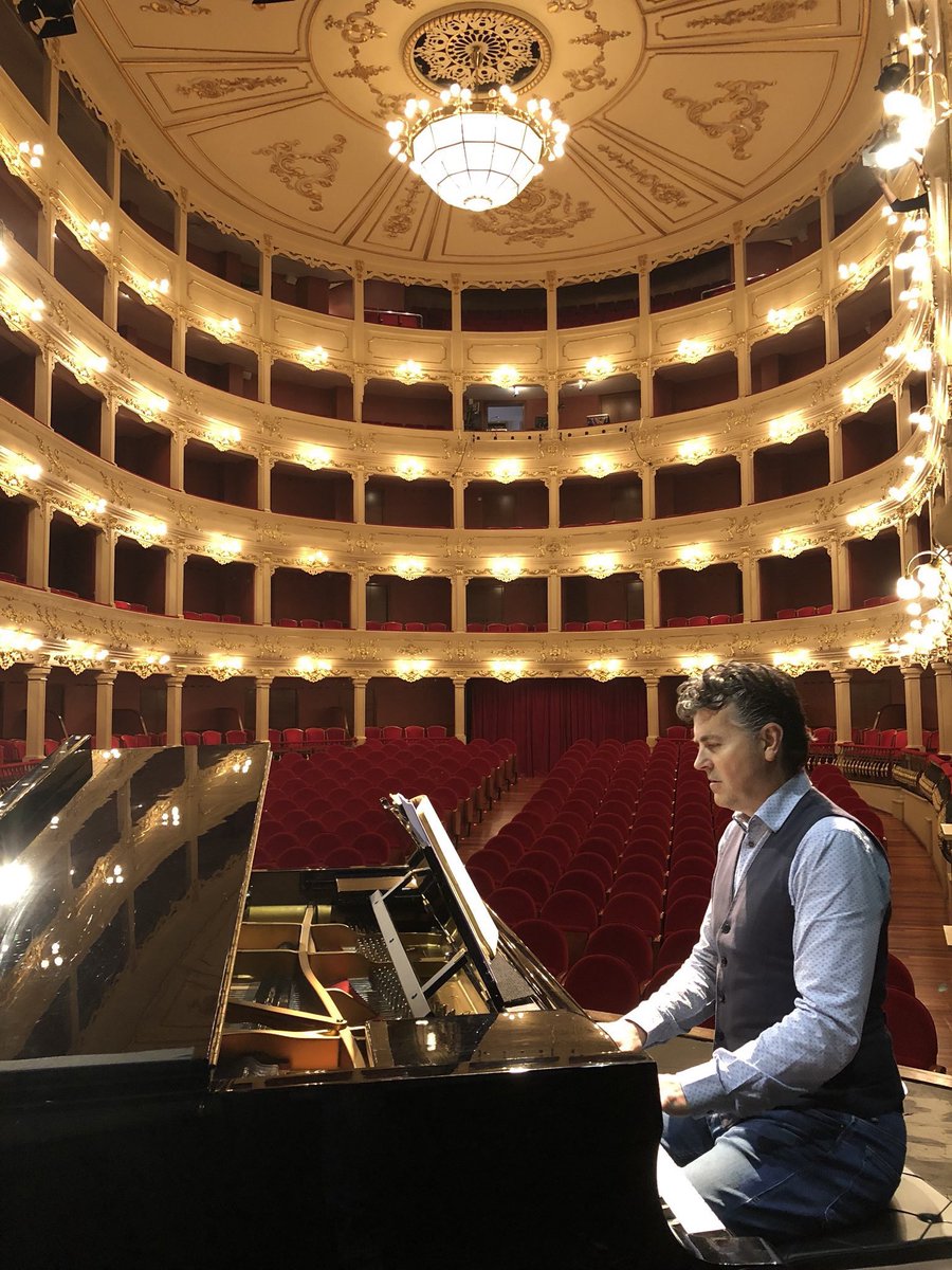 TPMao's tweet photo. 📣Conferència
Divendres 19. 20.30 h
@ramongener , sobre I puritani
 
🎶El divulgador musical Ramon Gener oferirà al públic les claus de l’obra I puritani, de Vincenzo Bellini, l’òpera protagonista de la nova Temporada d’Òpera, que organitzen la Fundació Menorquina de l’Òpera. https://t.co/yVIPZh5UUs