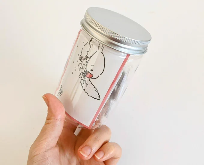 今週末はついにデザフェス〜 いつも皆さんが差入れをくださるのが嬉しくて、なにか交換っこしたくて今回はごあいさつボトルを作ってみました   #デザフェス57