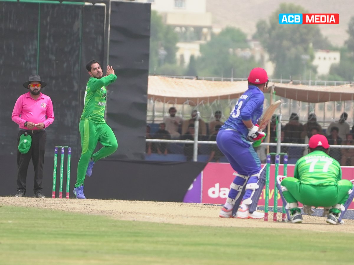 GAOneDayCup's tweet photo. 3️⃣5️⃣ Overs ✅

@Hashmat_50 (73*) and @ikramalikhil15 (22*) are leading the charge as the Defenders have reached 182/3 after 35 overs. @sharafuddinAS has taken 2 whereas Tahir Adil bagged one wicket so far. 

#GreenAfghanistan2023 | #SuperCola https://t.co/UcigLjV2PQ