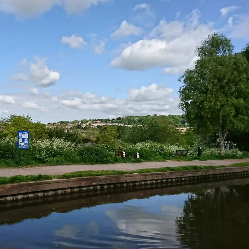 TheBikeBoat's tweet photo. Tiny narrowboats.
#canal #narrowboat #bath #lifesbetterbywater #boat #boatlife #somerset #sky #lock #Kennetandavon #Bathwick #canaltraders https://t.co/KmGM7rNKLQ