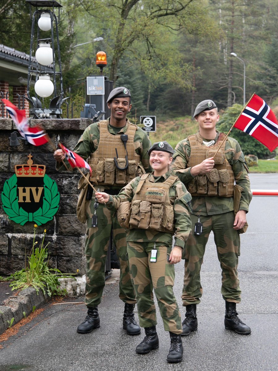 Til lukke med dagen 🇳🇴  Sender ei ekstra helsing til deg som er på vakt, eller øvelse i inn- og utland. Ynskjer deg ein fin dag!