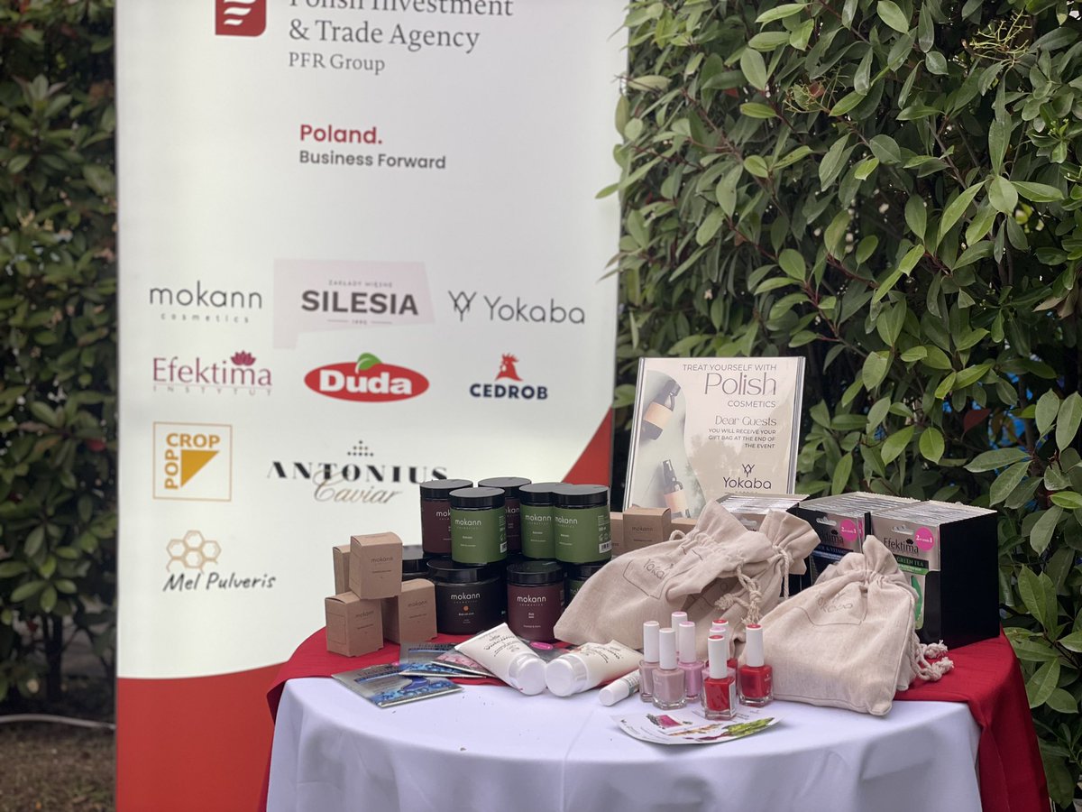 Athens_PAIH's tweet photo. 🎉🇵🇱 Yesterday in Athens, we celebrated the 232nd anniversary of the May 3rd Constitution with traditional 🇵🇱flavors from #ZMSilesia, #AntoniusCaviar, #Refal, #WilSad and products from #mokosh, #efektima, & #yokaba. It was a splendid event showcasing the richness of 🇵🇱 tradition. https://t.co/w7P9J56P5q