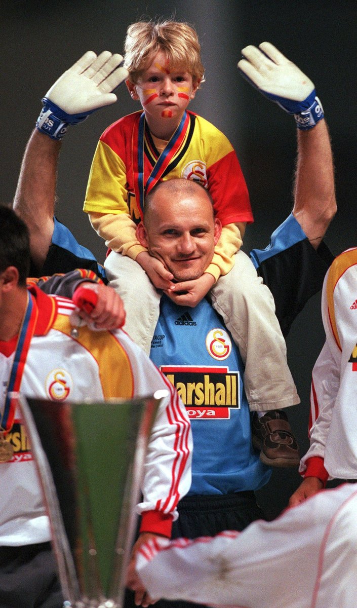 UEFAcom_de's tweet photo. #OnThisDay in 2⃣0⃣0⃣0⃣

🏆 #UEFACup Champion #Galatasaray 🥳🦁🇹🇷 https://t.co/kDZ9uFFU9D