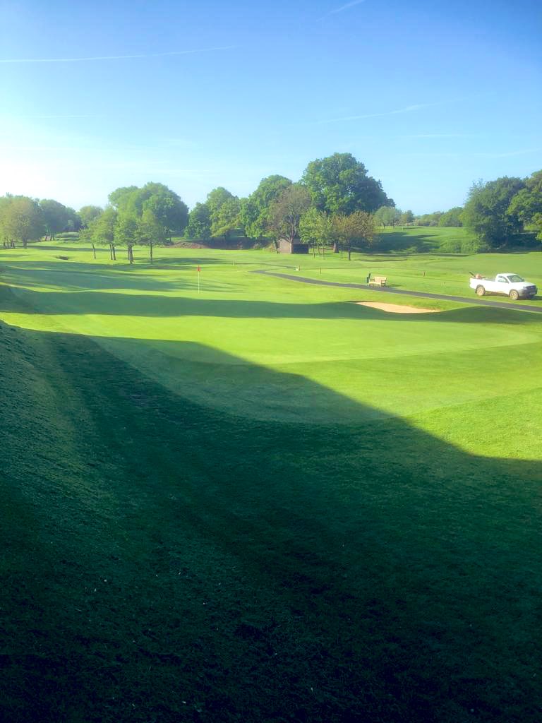 Northwood Golf Club @Northwood_Golf
Good Morning! 17 May 2023 
Course Open🏌️‍♀️⛳🏌️‍♂️⛳️🏌️ Sunny!😎
 #golftalk  #Middlesex #Northwood @Middxcgu #golfer