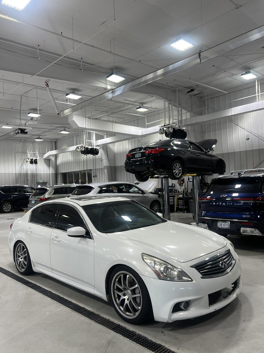SQROOOGE's tweet photo. Gonna build this car in private and not tell instagram. G37 sedan 6 speed. The rarest of rare https://t.co/osAa9pEeH7