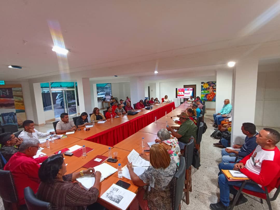 Hoy, reunión ordinaria del EPE del ⁦⁦@PSUVEnApure⁩ con una agenda con temas de la coyuntura política; informes de Organización y la ⁦@JuventudPSUV⁩; debates sobre la situación educativa y distribución del CLAP en el estado y otros temas ⁦@NicolasMaduro⁩