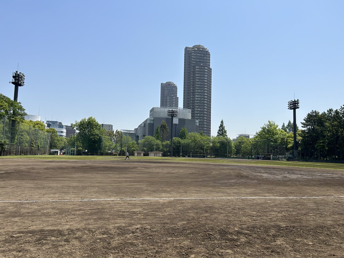 RY_shiroteni's tweet photo. 草野球！！！
めっちゃ天気いい！
ってか暑い🥵
今日30℃らしい、、、 https://t.co/nsIKtNR0iT