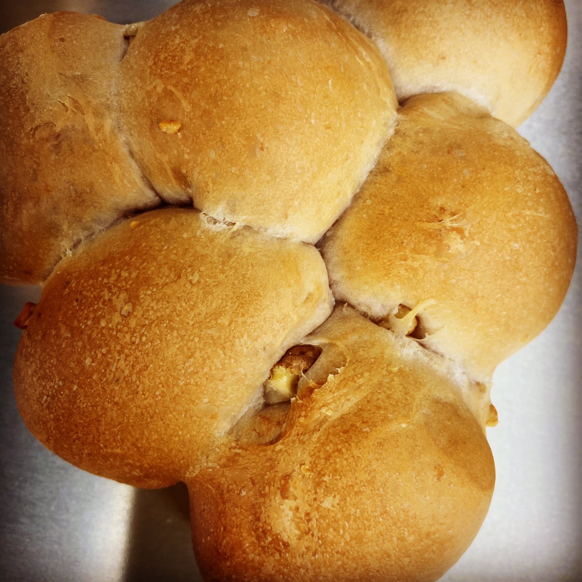JOIN_Cafe's tweet photo. くるみちぎりパン焼けました🔥 https://t.co/ZTxCB6gctB