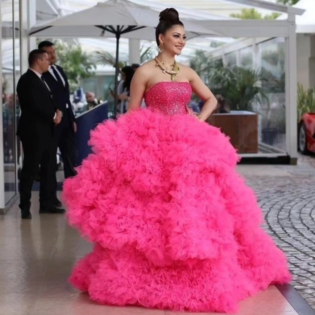 IamPrashantJain's tweet photo. India at Cannes film festival. 
#Cannes2023 #CannesFilmFestival2023 #Paris #SaraAliKhan #EshaGupta #ManushiChhillar #UrvashiRautela #Bollywood https://t.co/Ds9f9hRTVo