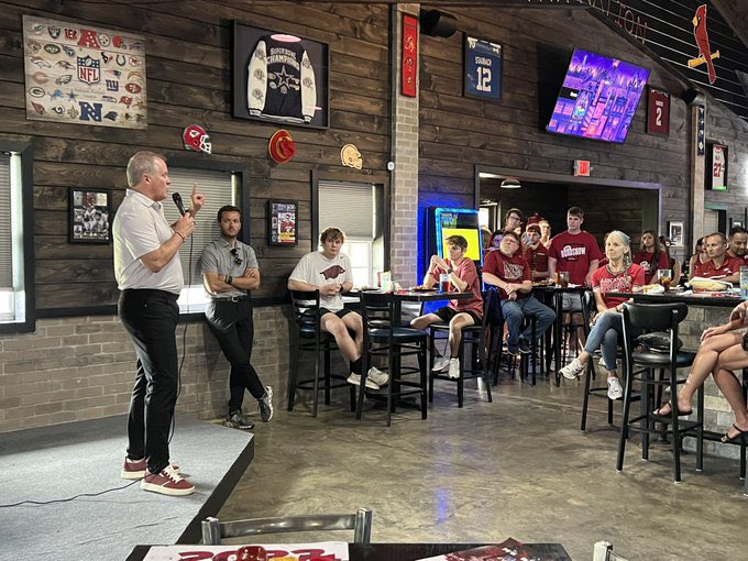 willjroth's tweet image. Such a believer in the #OneRazorback road show. Through the Ozark Mtns in Harrison, curves of the Buffalo River in Marshall, banks of the White River in Batesville, flatlands of the delta &amp;amp; pyramids of Memphis. Great 2 days bringing the Hogs to our fans. Central AR - you’re next