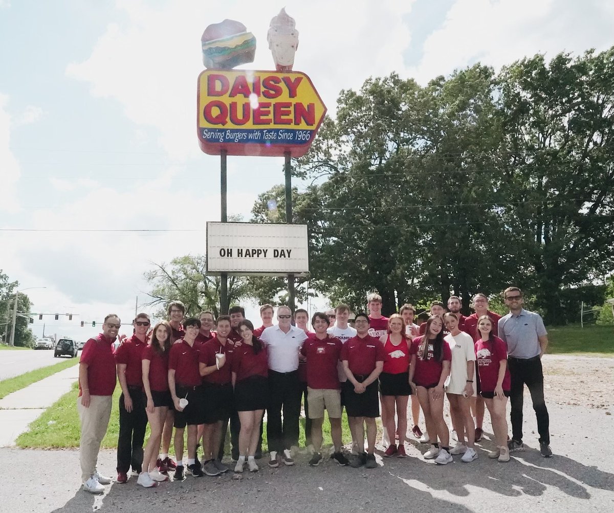 willjroth's tweet image. Such a believer in the #OneRazorback road show. Through the Ozark Mtns in Harrison, curves of the Buffalo River in Marshall, banks of the White River in Batesville, flatlands of the delta &amp;amp; pyramids of Memphis. Great 2 days bringing the Hogs to our fans. Central AR - you’re next