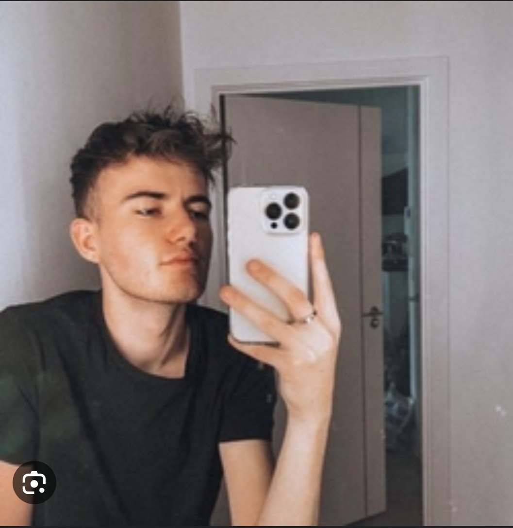 EverythingMug's tweet photo. #HateForHire 👉Harry Rutter  @harryjohnrutter he was among the first creeps we exposed who are trying to export hate and make a home in USA. He is shouting obsenities at M wherever she goes. Make this self absorbed low life unconfortable #HateForHireJournalist #SussexSquad https://t.co/4RfnxRlWIc