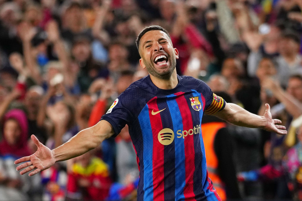 There's still no concrete negotiation between Jordi Alba and Barcelona over salary reduction; this was not discussed in the meeting that took place on Tuesday while club plans remain to reduce salaries. 🔵🔴 #FCB 

Alba, under contract until 2024; he'd be happy to stay at Barça.