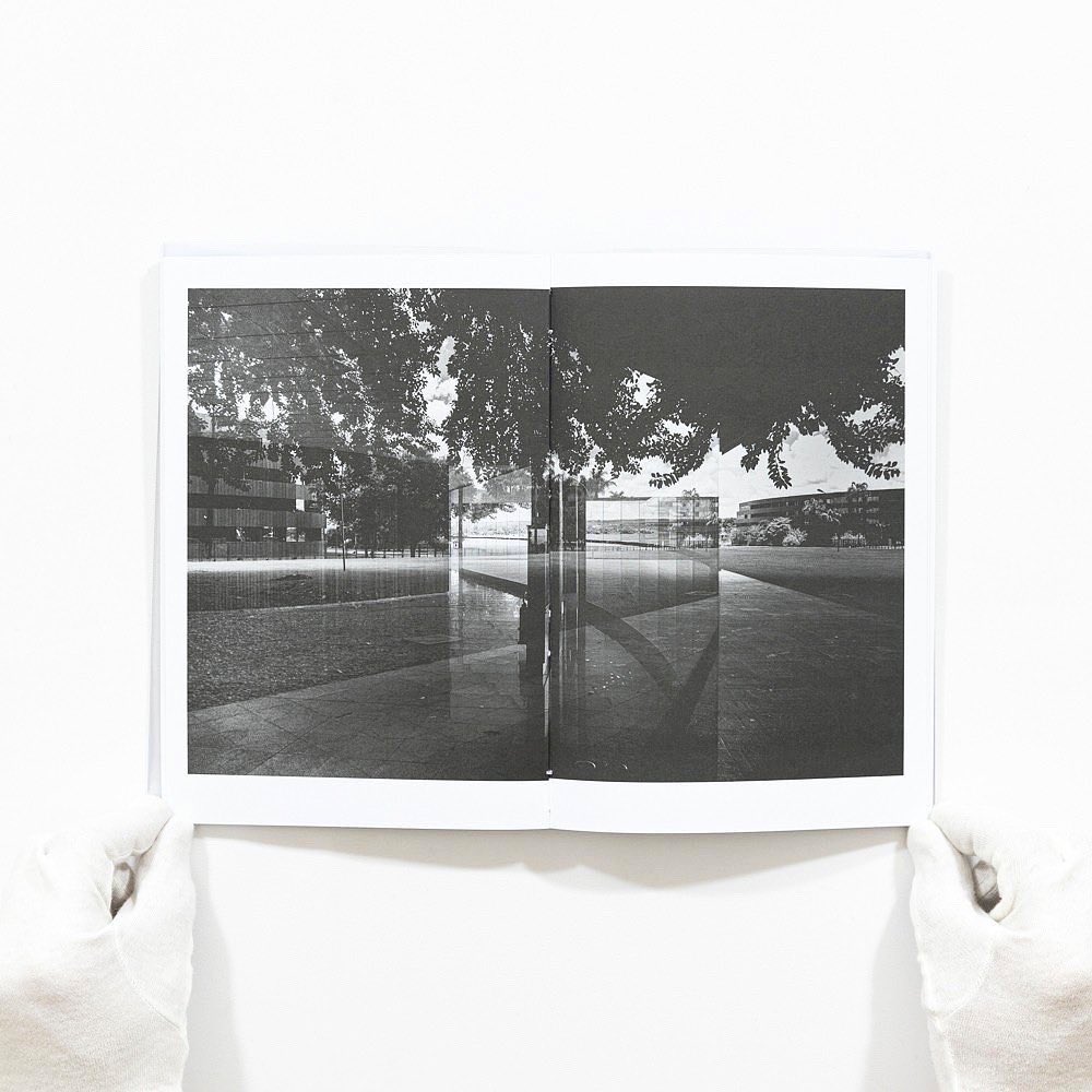 flavioedreira's tweet photo. Meu fotolivro ‘há tempos’
na Lovely House Casa de livros. Que demais!!!!
Por Fotô Editorial e
@flavio_edreira
#photobook #lovelyhouse #memories #hatempos #therearetimes #fear #delusions #architecture #arquitetura #oscarniemeyer #niemeyer #trasparent #eutiveumsonho https://t.co/PcZnKEa3E5