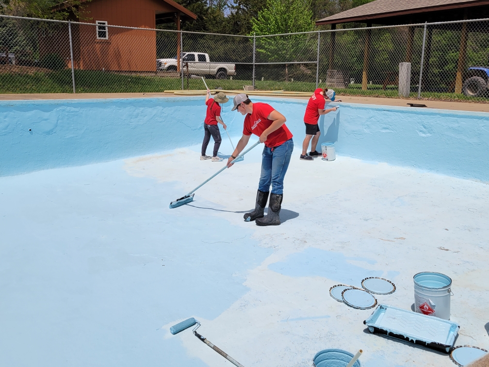 Who is ready for some sun by the pool? Summer is just around the corner and we are getting ready 🙌🏽