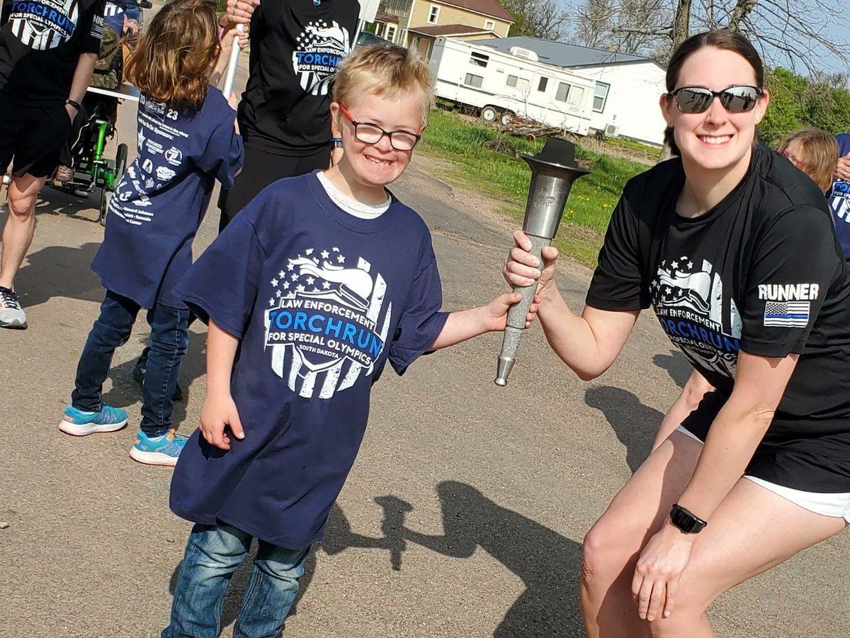 CastlewoodUCS's tweet photo. The Law Enforcement Torch Run made a special appearance in Castlewood today! We had many of our NESC Rockets join us to carry the torch past supportive Castlewood students and staff. Thank you for everyone who made it out! @SOSouthDakota @SDLETR https://t.co/x2mxTWHLVF