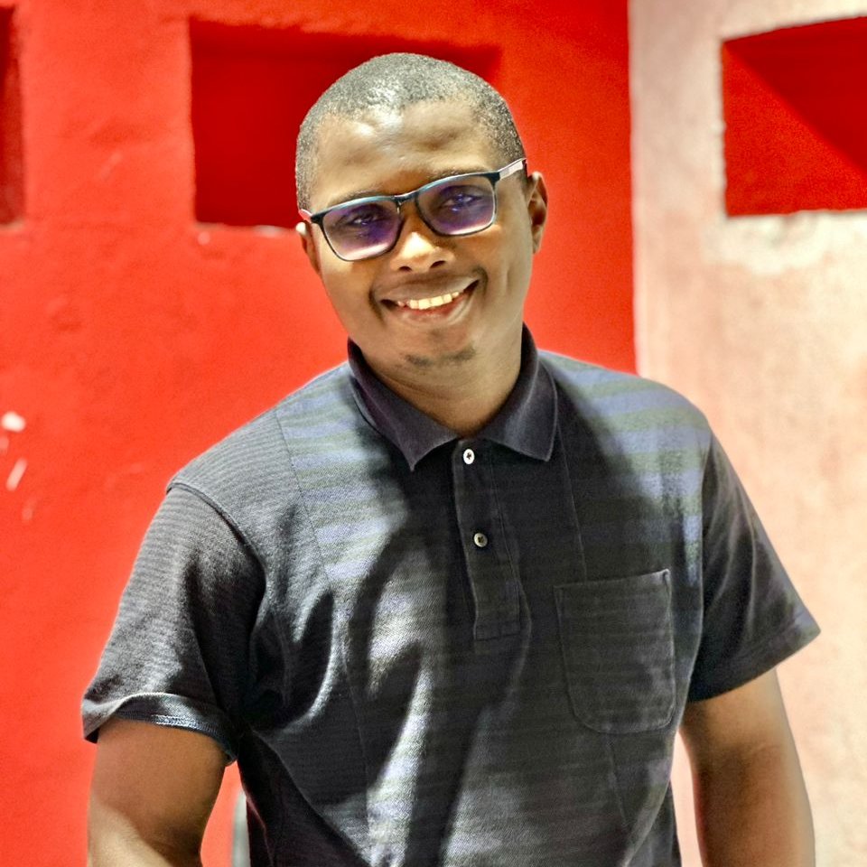 Gazette_Comores's tweet photo. Spectacle : 
Doyen Anasse invité au Parlement du Rire
Jeune humoriste de Comores Comedy Club (CCC), Doyen Anasse est invité au Parlement du Rire. Il se dit fier pour lui et son club pour cette forme de reconnaissance.
https://t.co/XszesOCk5I https://t.co/szwQKaK69n