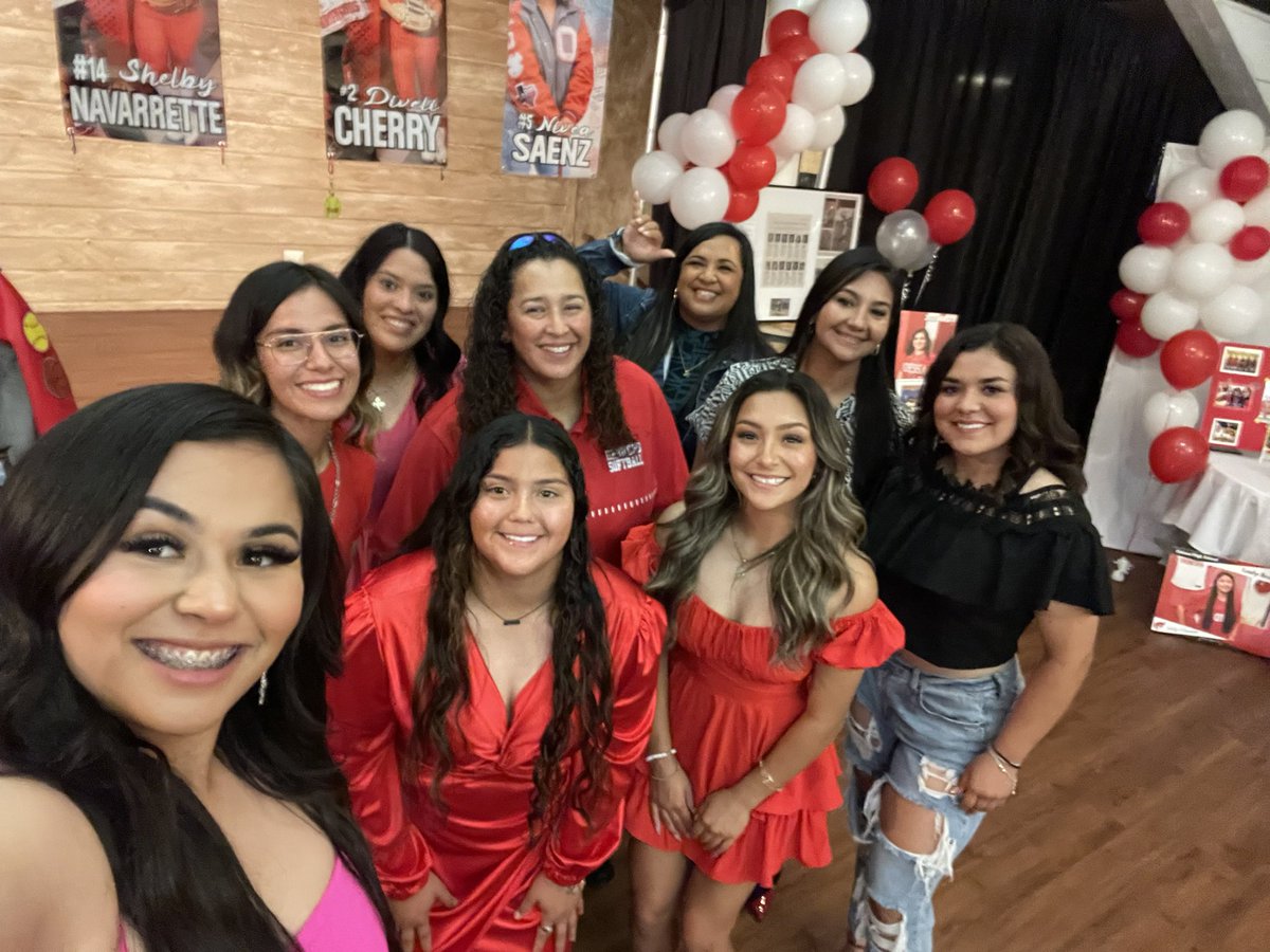 2023 Banquet in the books! Thanks to my seniors and my coaches for a fun year!!! ❤️🥎