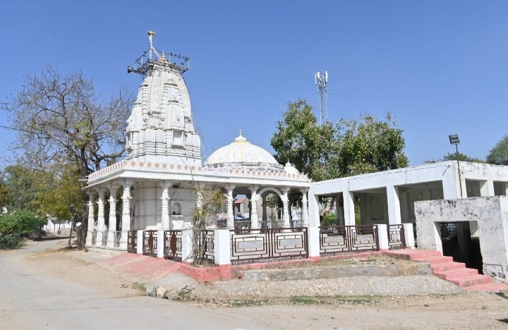 बुद्धिः सत्य पर विजय प्राप्त करना चाहती है लेकिन भक्ति सिर्फ सत्य को गले लगाती हैं...!! जय हो मातारानी की