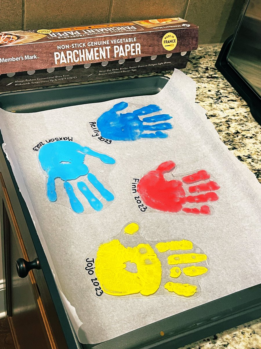 MrsLeNoir_KES's tweet photo. Students loved making these handprint keychains for Mother’s Day! We practiced color recognition, motor skills with cutting, and had some sensory time playing in the paint. 🌈 #CCSDSped #KingSprings https://t.co/vrn4pzpSgt