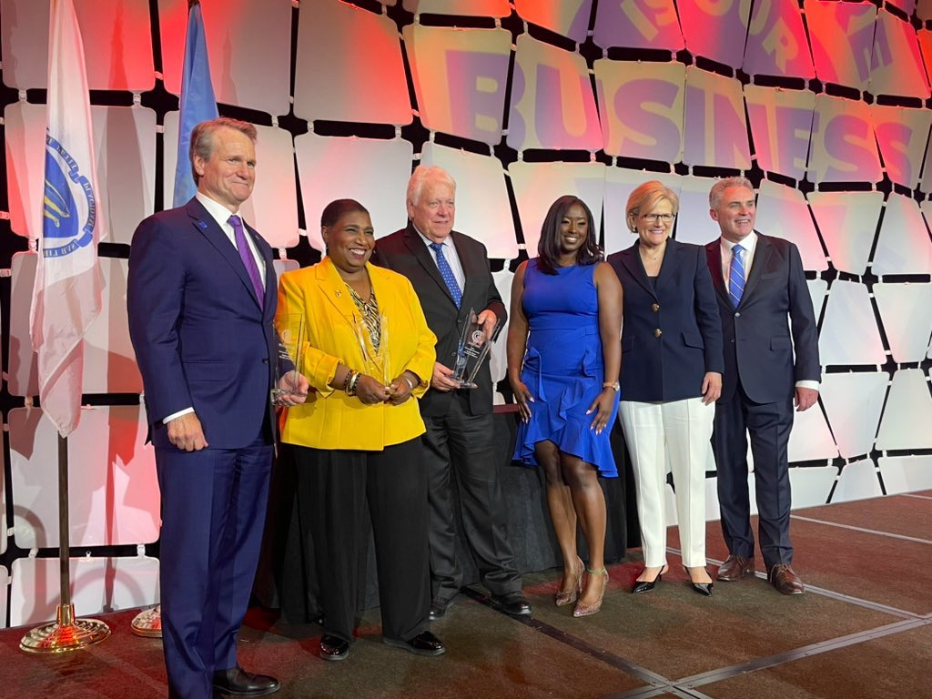 Had the chance to attend the @bostonchamber’s #AnnualMeeting where our @BankofAmerica Chairman and CEO was recognized as a Distinguished Bostonian. Thankful to work for an inspired leader like Brian, and congratulations to his fellow honorees, @CallieCrossley and John Drew!