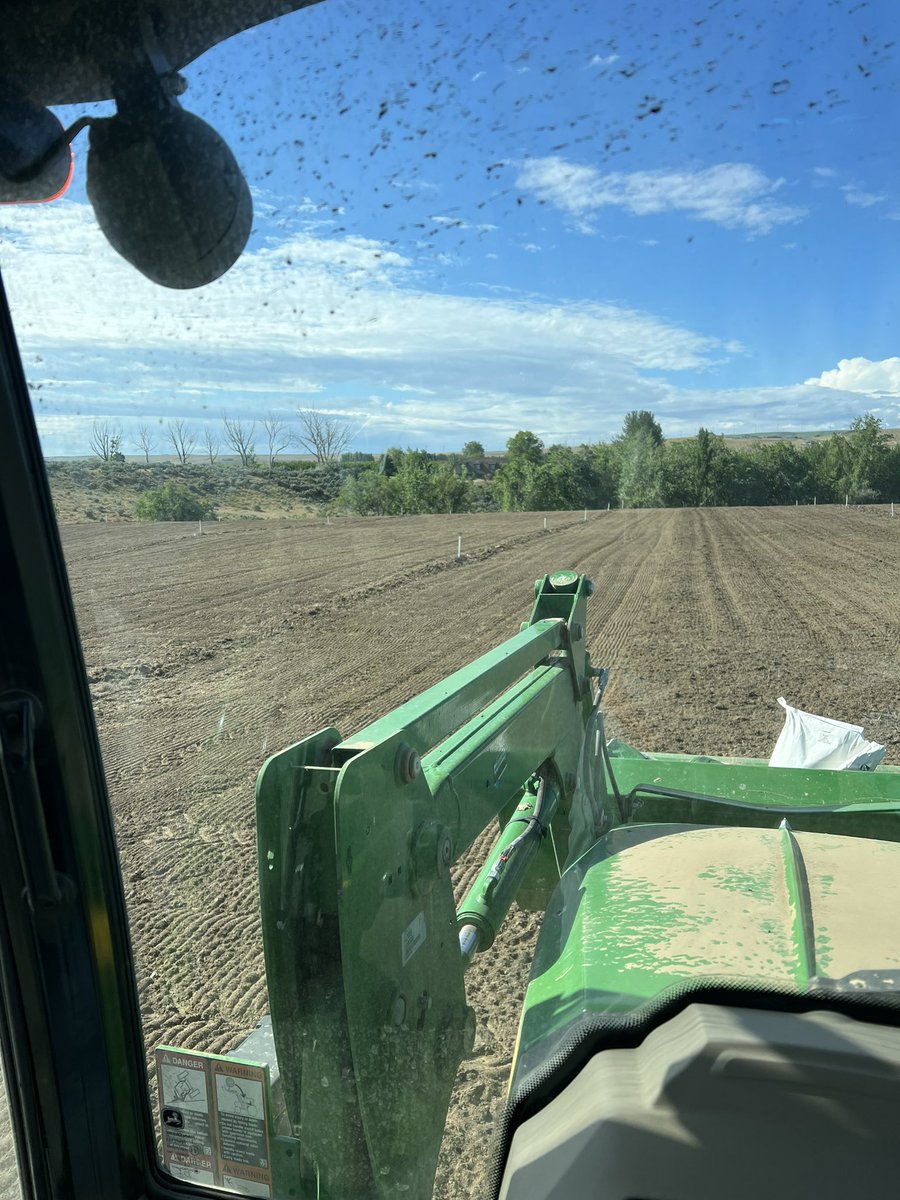 Getting a few acres in the ground!  #hay23 #agtwitter #deere #alfalfa #orchardgrass
