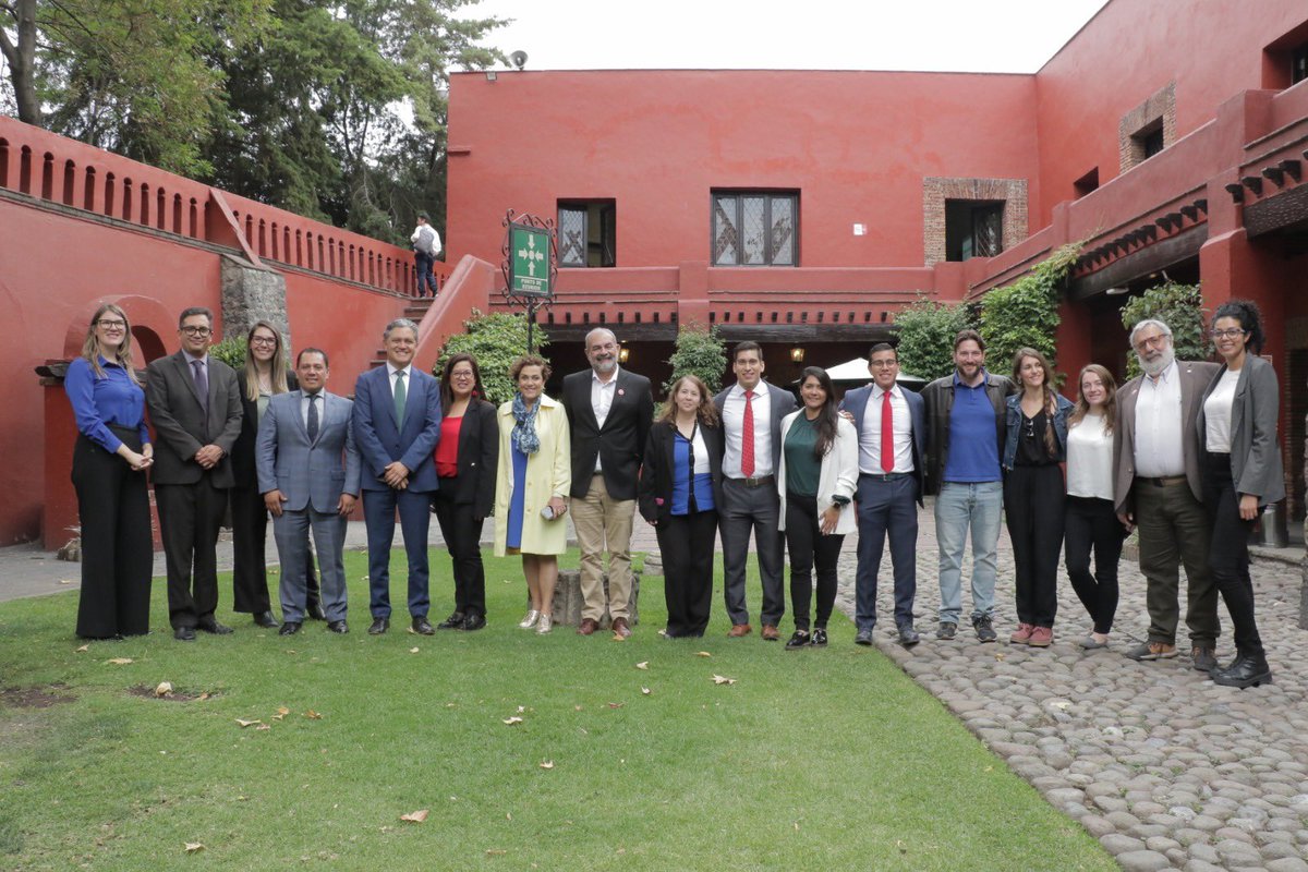 FerLlergo's tweet photo. Pude compartir con colegas de @unisabana y @UNRIONEGRO que nos visitaron por el cierre del proyecto @i2latam. 
Fue un gusto recibirlos. Se acaba este trabajo, solo por ahora, pues se pacta una amistad y se trazan nuevas  líneas para la versión 2.0 de @i2latam. ¡Felicidades! https://t.co/0MSzpJf8pe
