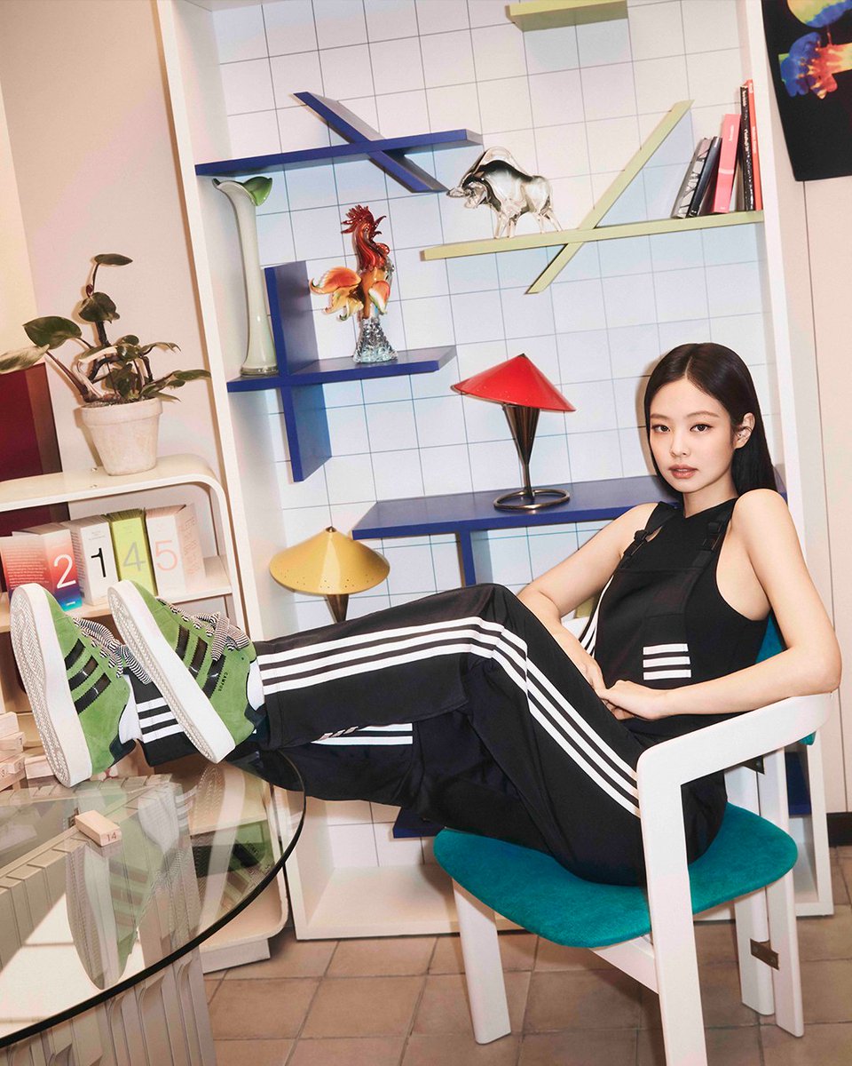 Originals_kr's tweet image. CAMPUS 00s with JENNIE

팔로우하고 싶은 뉴 클래식, 캠퍼스 00s

폭신한 착용감과 부드러운 감촉,
통통 튀고 생기 넘치는 컬러웨이까지 

블랙핑크가 소개하는📸
클래식의 홈그라운드로 초대합니다