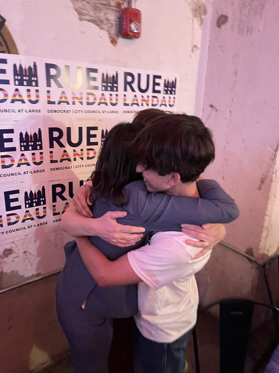 Rue Landau tweet media