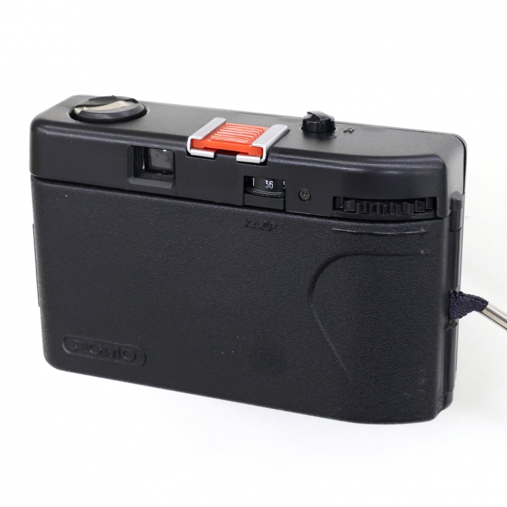 champcamera's tweet photo. #LOMO #CMEHA(#SMENA)35 ¥15,800 by #港北ニュータウン 店
1975年に発売された、#スメナ35 の名前で知られている、ロモ(LOMO、レニングラード光学機械合同)の #トイカメラ! https://t.co/Mr1GiTTkij