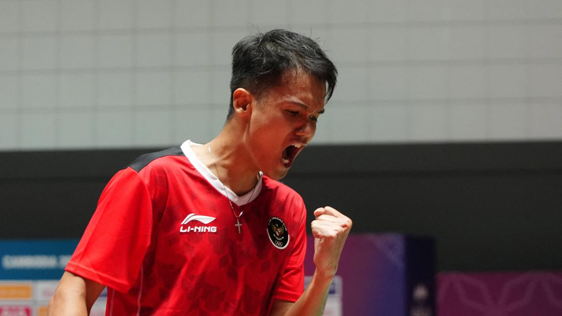 CNNIndonesia's tweet photo. Indonesia kembali menjadi juara umum di cabor badminton #SEAGames2023. Di nomor perorangan, Indonesia nyaris menyapu bersih medali emas, hanya tunggal putri Indonesia yang gagal meraih emas. https://t.co/16GW9pjNzm #CNNIndonesia https://t.co/Kfd3xejVNP